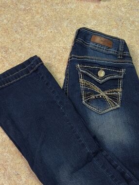 Wallflower Dark Wash Bootcut Jeans with Embroidered Flap Pocket Sz 3 GUC.